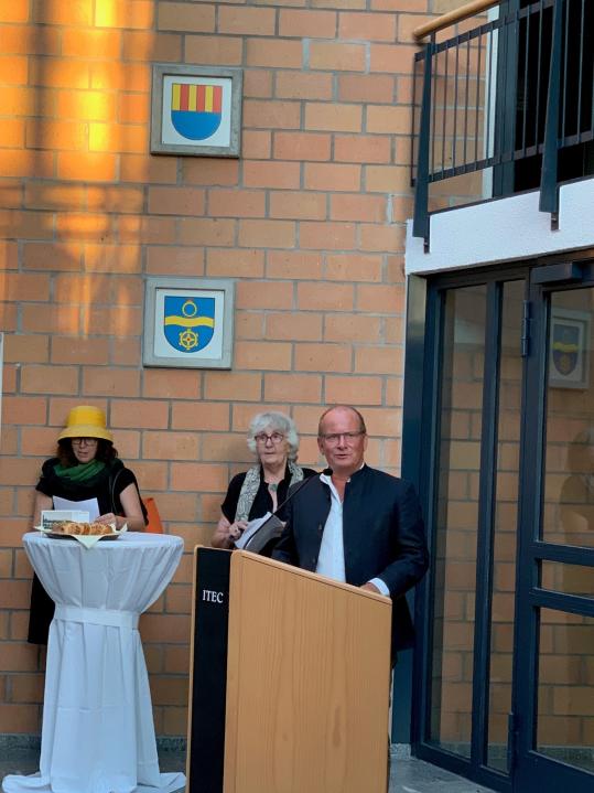 Bürgermeister Winfried Abicht begrüßt die Gäste